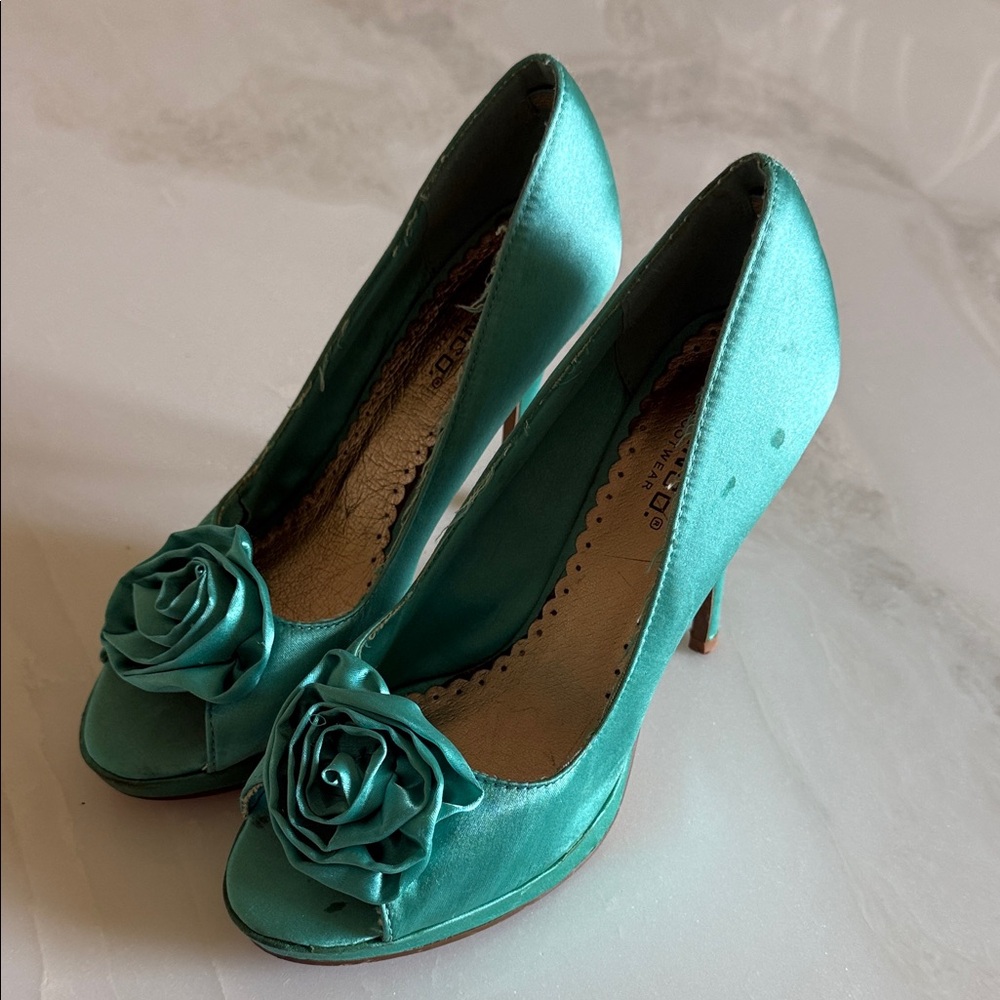 Bianco Peep-Toe Heels - Picture 3 of 6